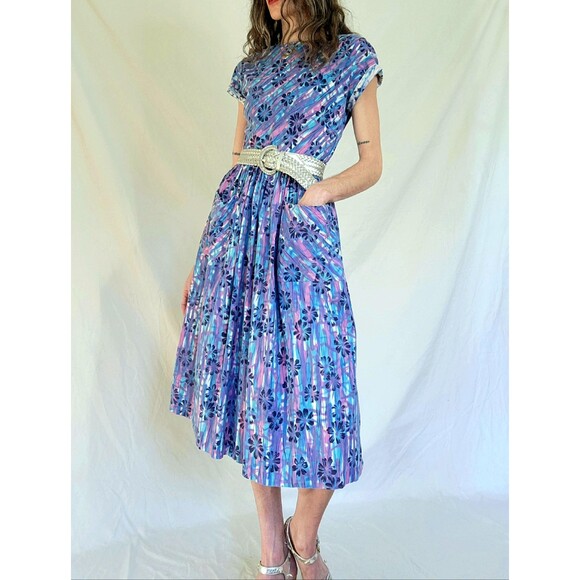 Vintage 1940s Day Dress with Pockets: Floral Cotton Midi, Novelty Print, Small - Picture 1 of 10